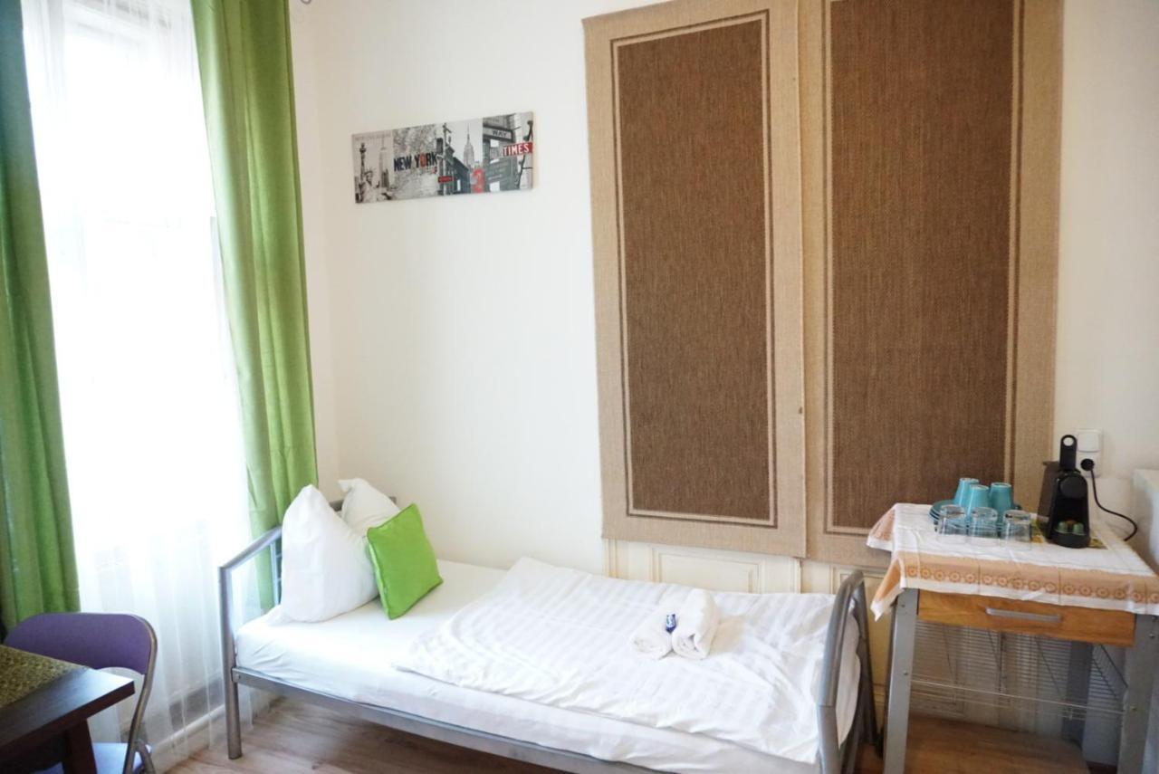 Contactless Check-In Room4You Waehring Vienna Esterno foto